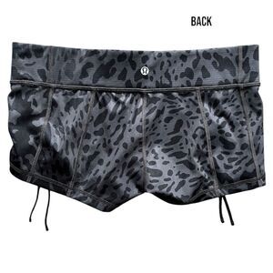 Lululemon Hot Hot Short Animal Swirl Deep Coal Light W7C90S Full-On Luxtreme